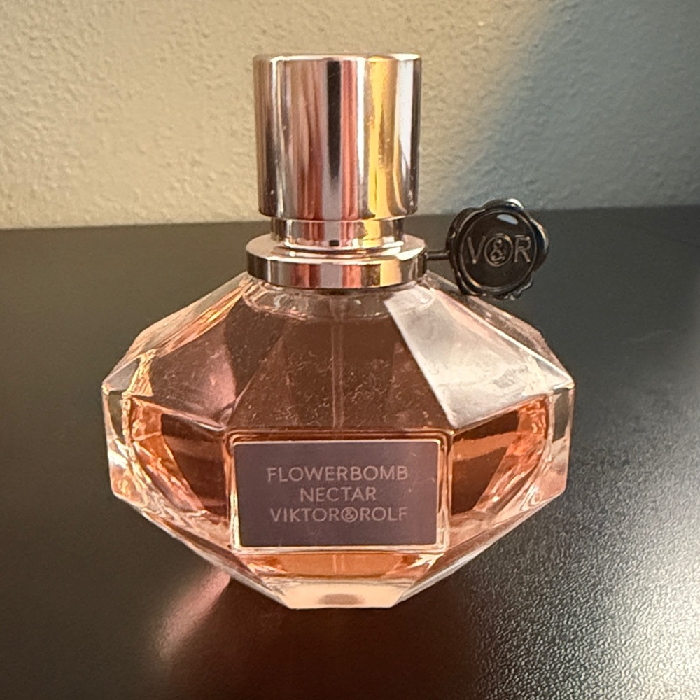 Viktor & Rolf Flowerbomb Nectar - Elegant Pink